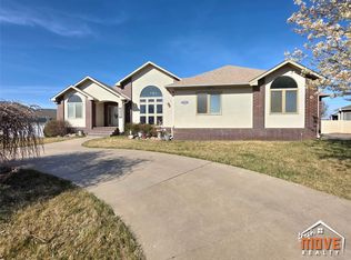 2014 Hillpointe Pl, Dodge City, KS 67801