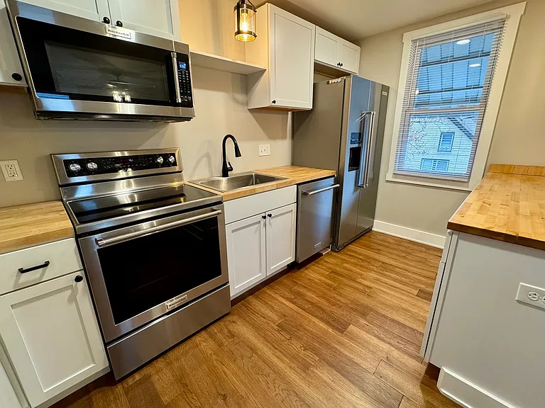 931 Baldwin St — Photo 13