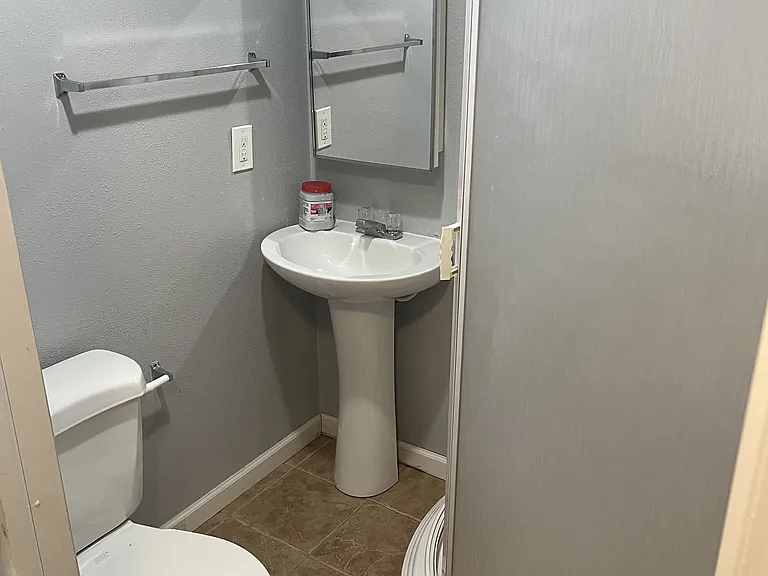 1435 Stoneham St — Photo 30