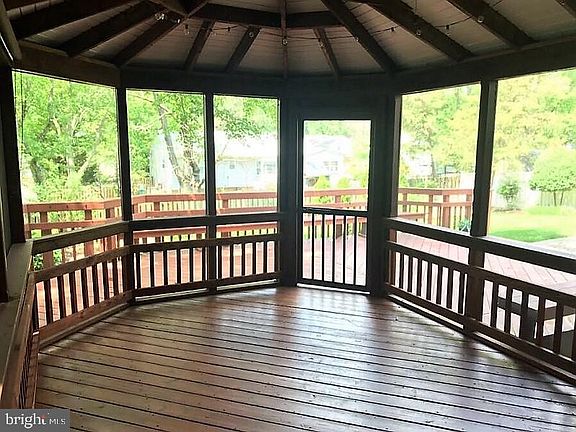 Enormous Screened Porch  to Relax on