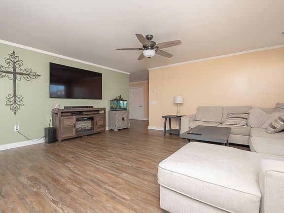 5th image of 615 Hardwood Dr