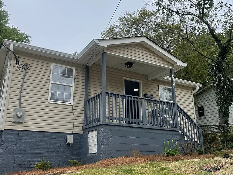 2040 Thurmond St — Photo 4