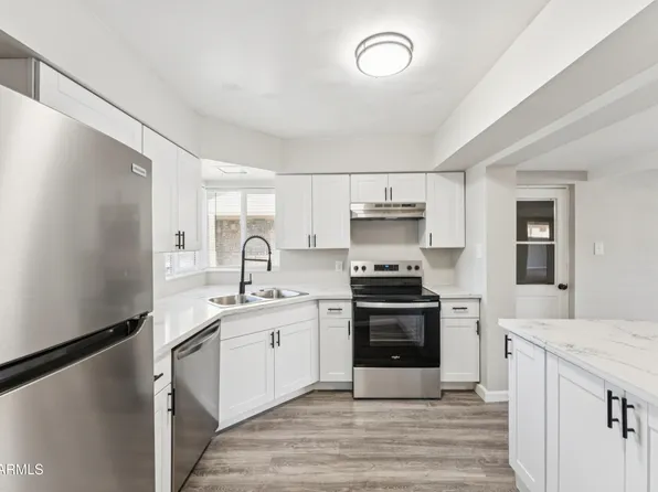 2160 E CORONA Avenue, Phoenix, AZ 85040