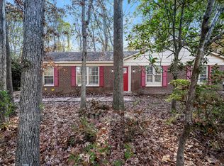 4721 Pennoak Rd, Greensboro, NC 27407