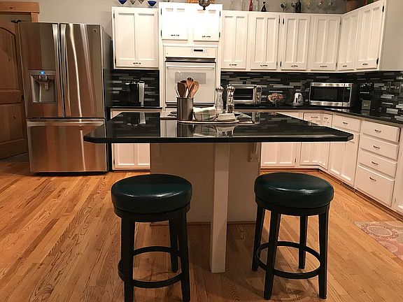 Huge kitchen, center island
