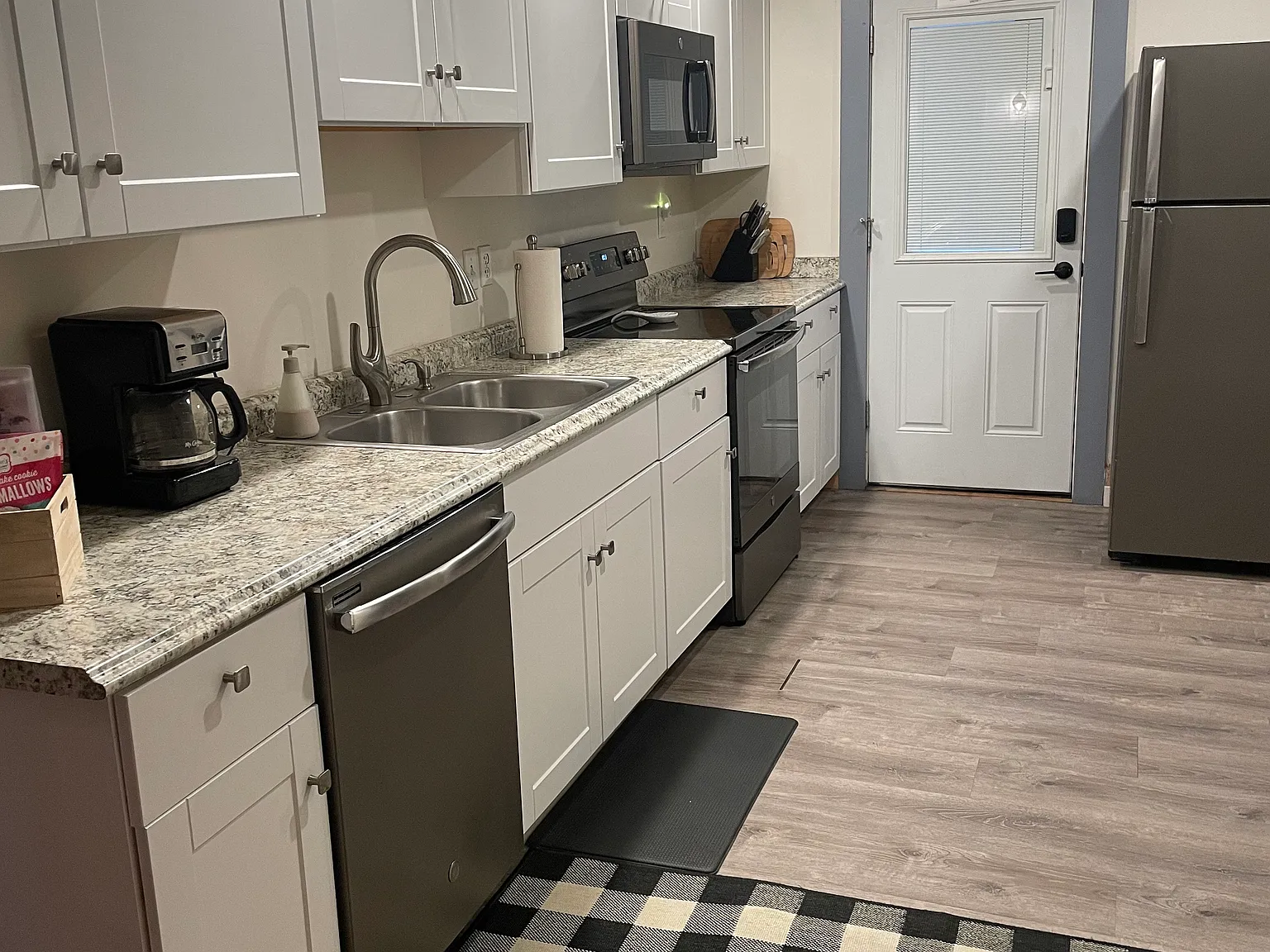 2 bed, 800 sqft, $2,050 — Photo 4