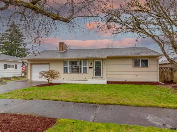 472 East St, Lebanon, OR 97355