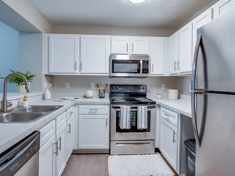 The Monroe Apartment Homes — Photo 5