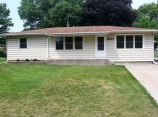 407 Green Acres Dr, Solon, IA 52333