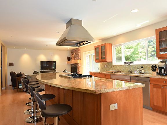 2nd image of 1421 Nut Tree Ln