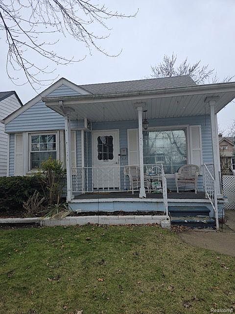 1st image of 18633 Wood St
