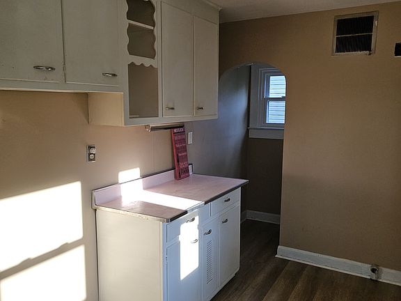 3rd image of 2240 N Arlington Ave