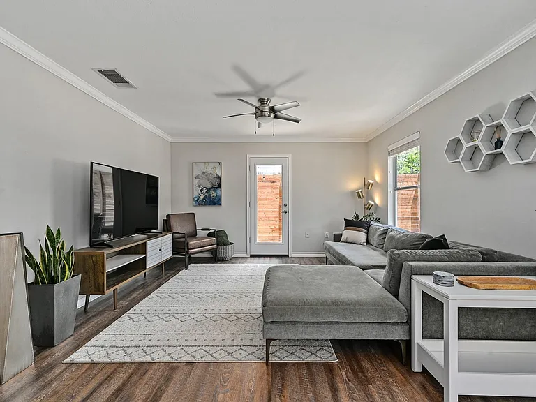 94 Robert T Martinez Jr St — Photo 3