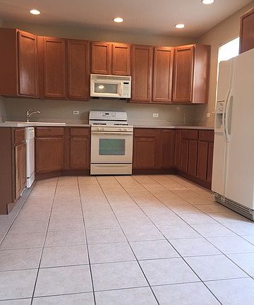 2nd image of 674 N Hidden Prairie Ct
