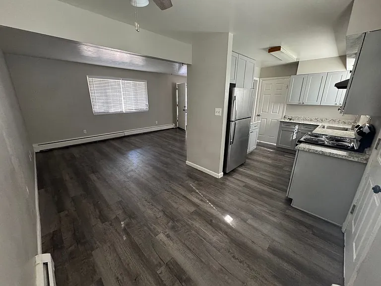 5705 S Pearl St — Photo 28