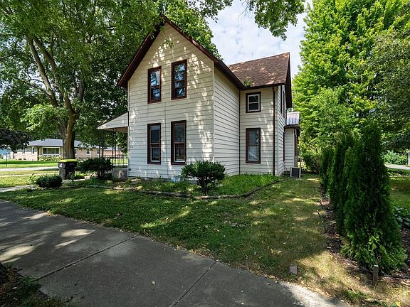 2nd image of 212 W Maple St