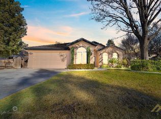 9714 Paper Moon Way, Bakersfield, CA 93312