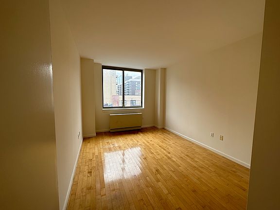 5th image of 250 E 30th St APT 7B