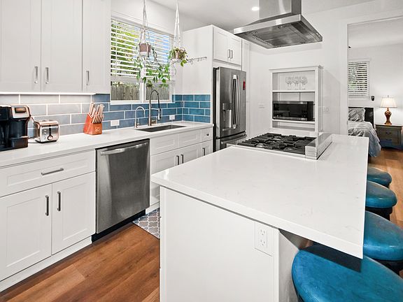 4th image of 636 Glorietta Blvd #2