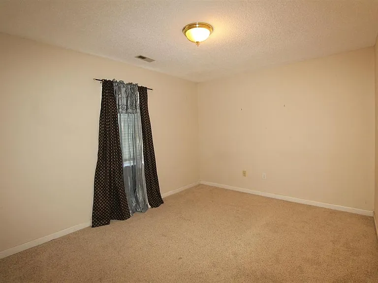 107 Dungannon Ct — Photo 18