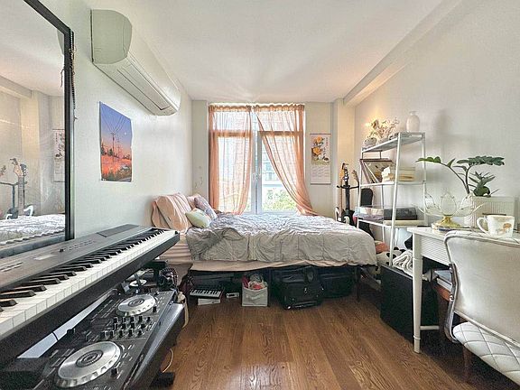 4th image of 243 Suydam St #4R