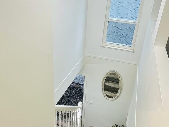 3rd image of 226 Davis Cres