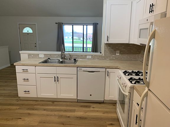 2nd image of 8409 Woodruff Dr SW