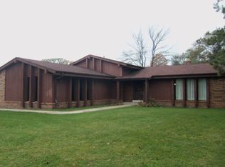 2217 Stone Dr, Hartland, WI 53029