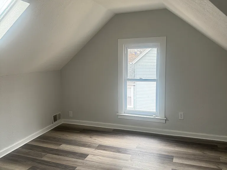1620 Liberty St — Photo 7