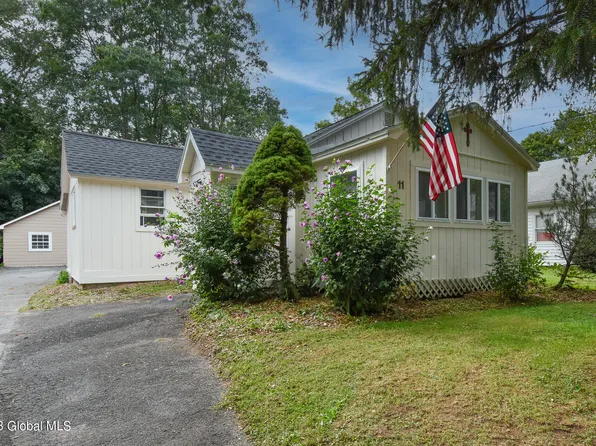 11 Orchard Street, Selkirk, NY 12158