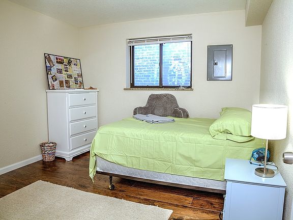 3rd image of 3962 W Pine Blvd