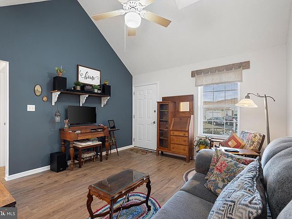 5th image of 605 Artisan Way