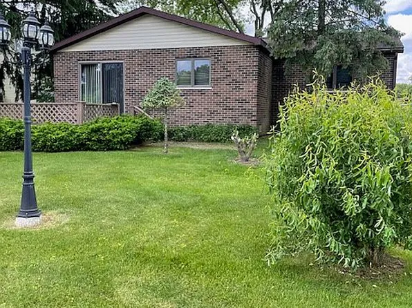 16559 Angle Dr, Linden, MI 48451