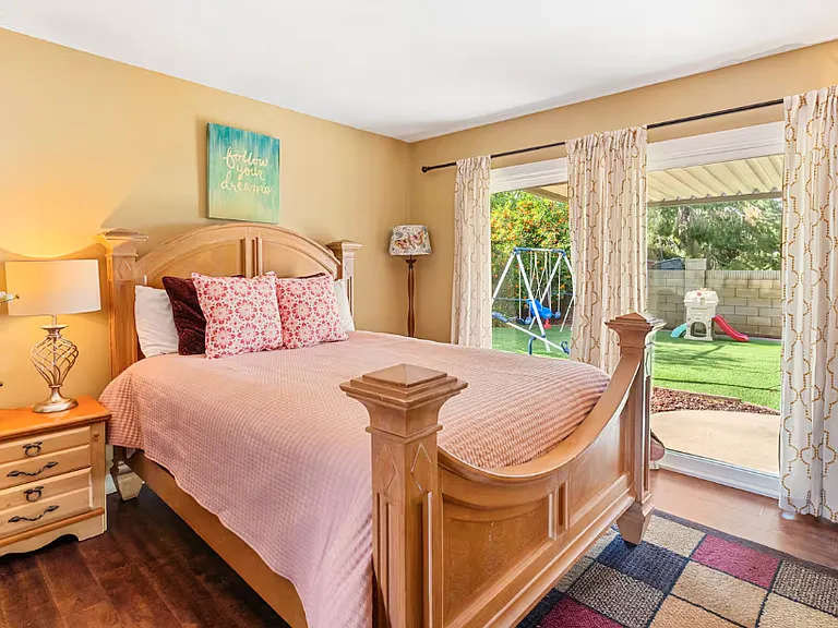 Owner's Suite or Primary Bedroom (4) : The owner's suite with Queen bed and sliding doors leading to the backyard and covered patio.
