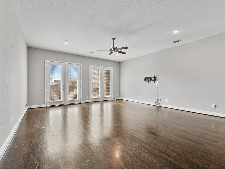 1221 W 19th St #B — Photo 7