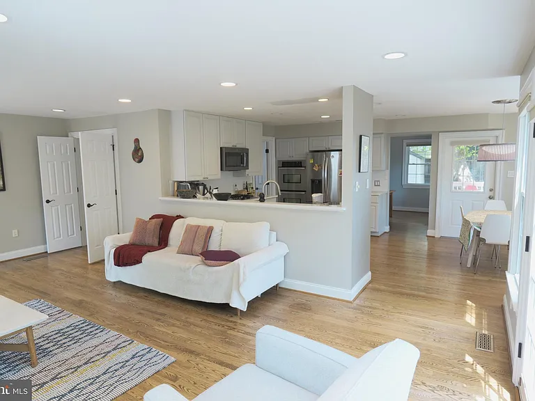 4536 Fairfield Dr — Photo 9