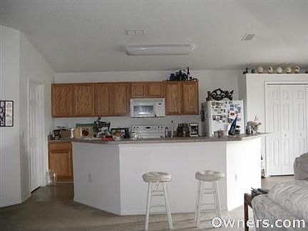 view of Kitchen & breakfast bar