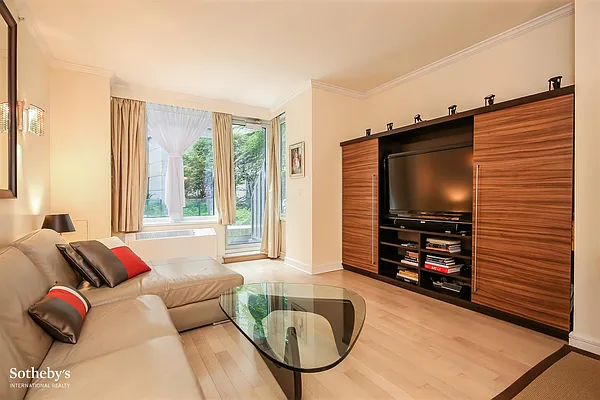 Sold by Sotheby's International Realty | media 2