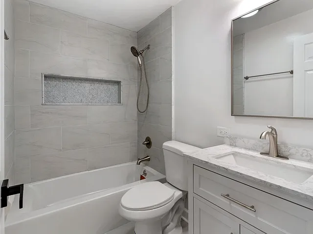 329 Marion Ct — Photo 23