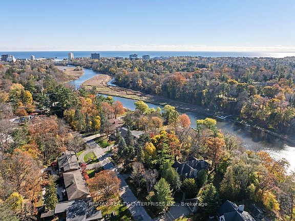 5th image of 1516 Pinetree Cres
