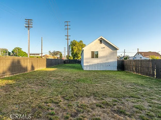 423 E Stuart Ave — Photo 37