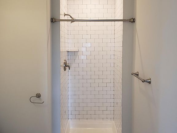 5th image of 400 Bridge St APT 7