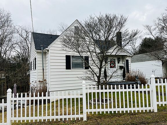 2nd image of 604 N Mountain Ave