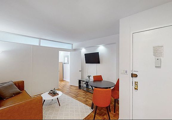 2nd image of 210 E 47th St #3Y