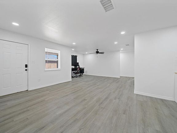 3rd image of 1510 Wood St