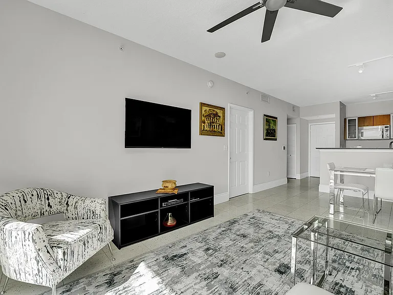 100 NE 6th St #203 — Photo 21