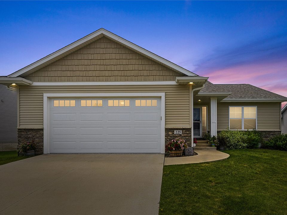 1st image of 225 Bent Creek Dr