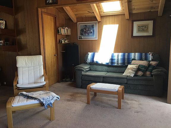 3rd image of 589 Dahlia Dr