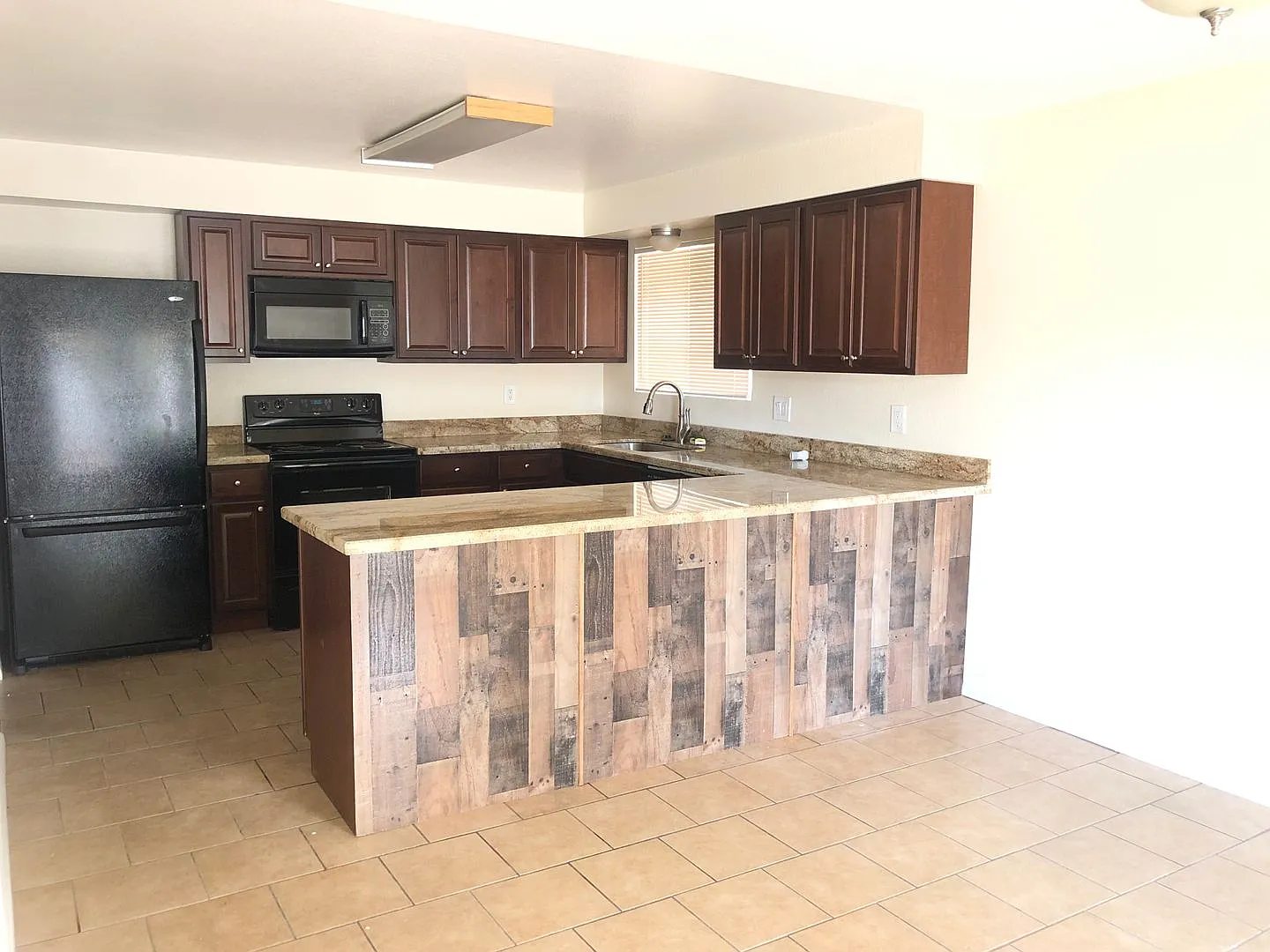 Great 4 bedroom in Dobson Ranch — Photo 4