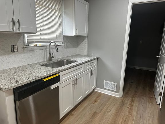 5th image of 20943 Hollywood St